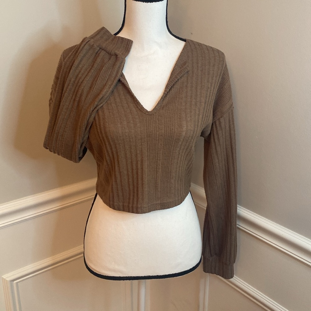 Ribbed Crop Top Size Small Granola Brown V neck Dark Academia tee